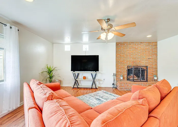 Private Pool & Patio: Near Arts Center! Holiday home Mesa