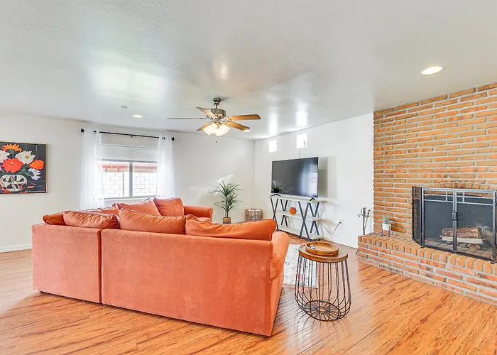 Private Pool & Patio: Near Arts Center! Mesa