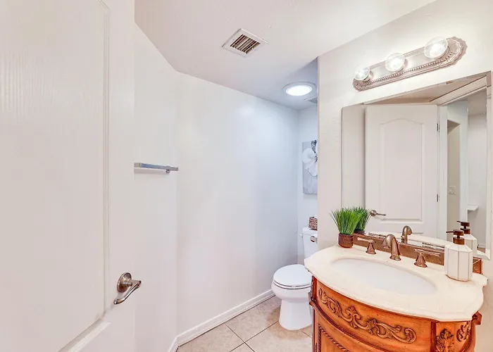 Private Pool & Patio: Near Arts Center! Holiday home Mesa