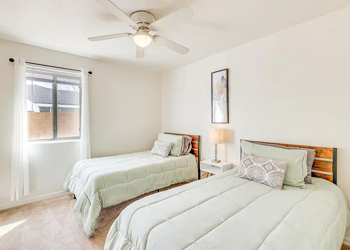 Private Pool & Patio: Near Arts Center! * Mesa