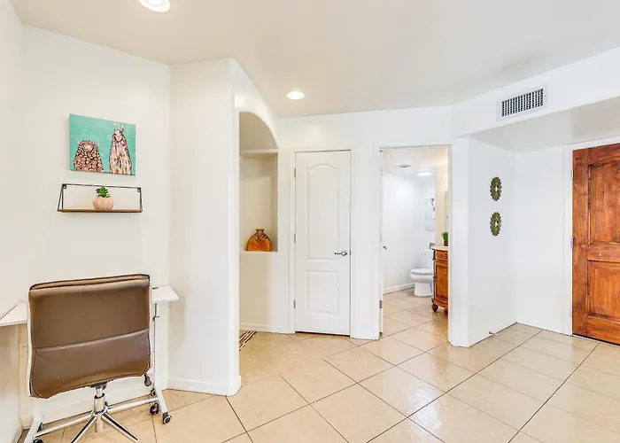 Private Pool & Patio: Near Arts Center! Holiday home *