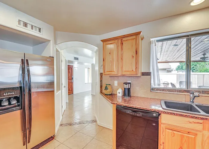Private Pool & Patio: Near Arts Center! Mesa
